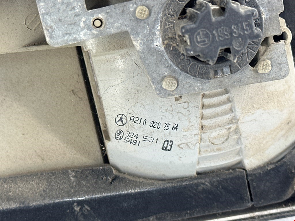 Фонарь задний внутренний правый MERCEDES-BENZ E-Class W210, S210 1995-2002