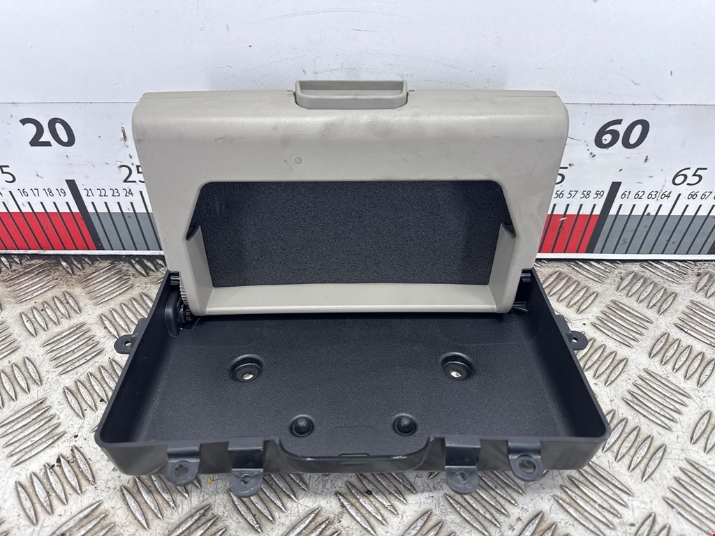 Бардачок NISSAN Armada 2003-2016