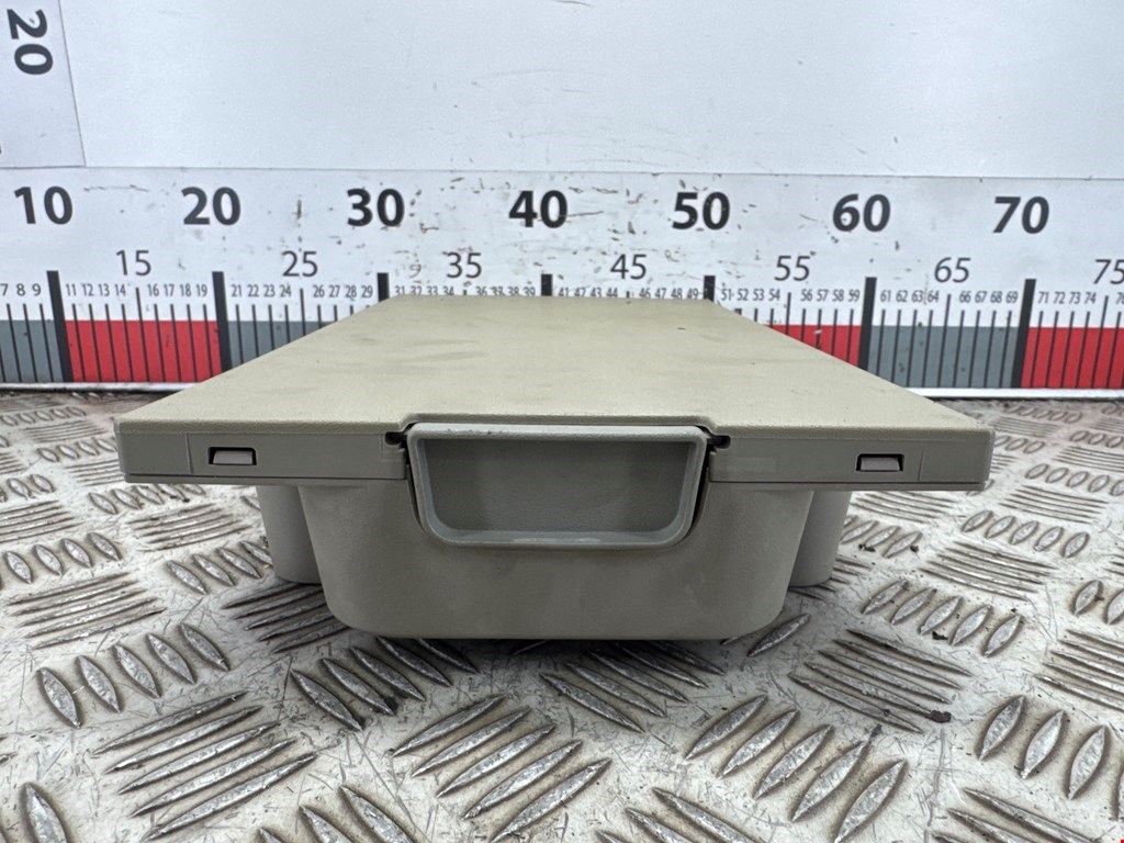 Бардачок NISSAN Armada 2003-2016