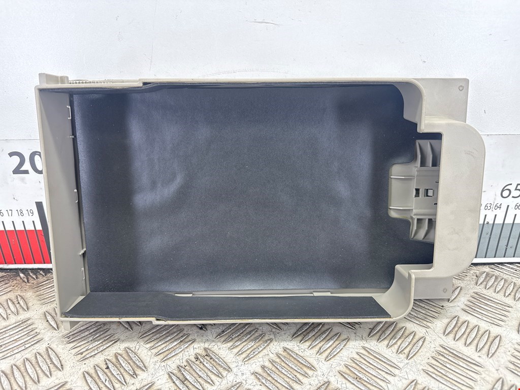 Бардачок NISSAN Armada 2003-2016