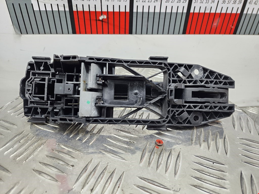 Ручка двери задней наружная правая VOLKSWAGEN Golf VI 2009-2012