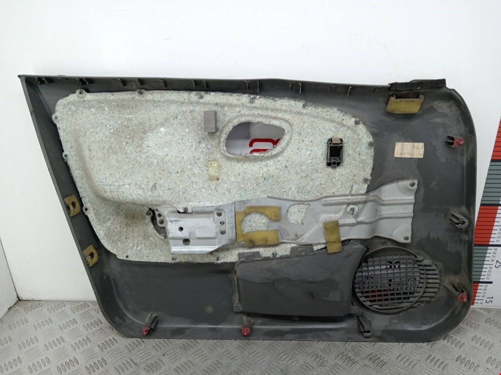 Обшивка двери передняя правая SUZUKI Baleno 1995-2002