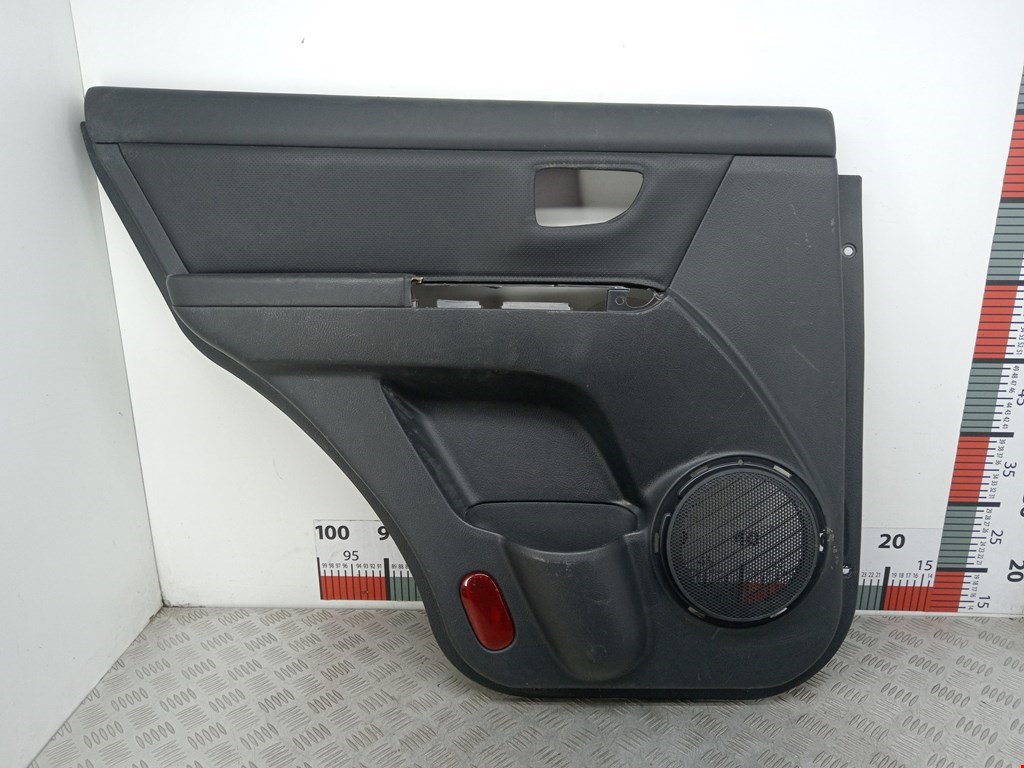 Обшивка двери задняя левая KIA Sorento 2002-2009
