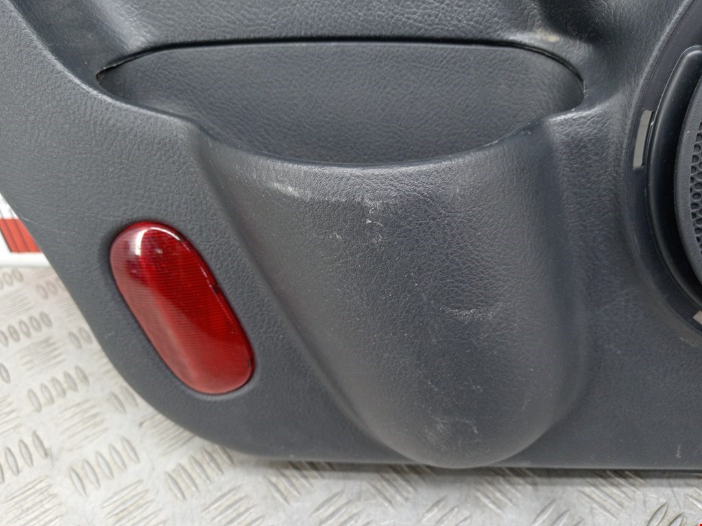 Обшивка двери задняя левая KIA Sorento 2002-2009