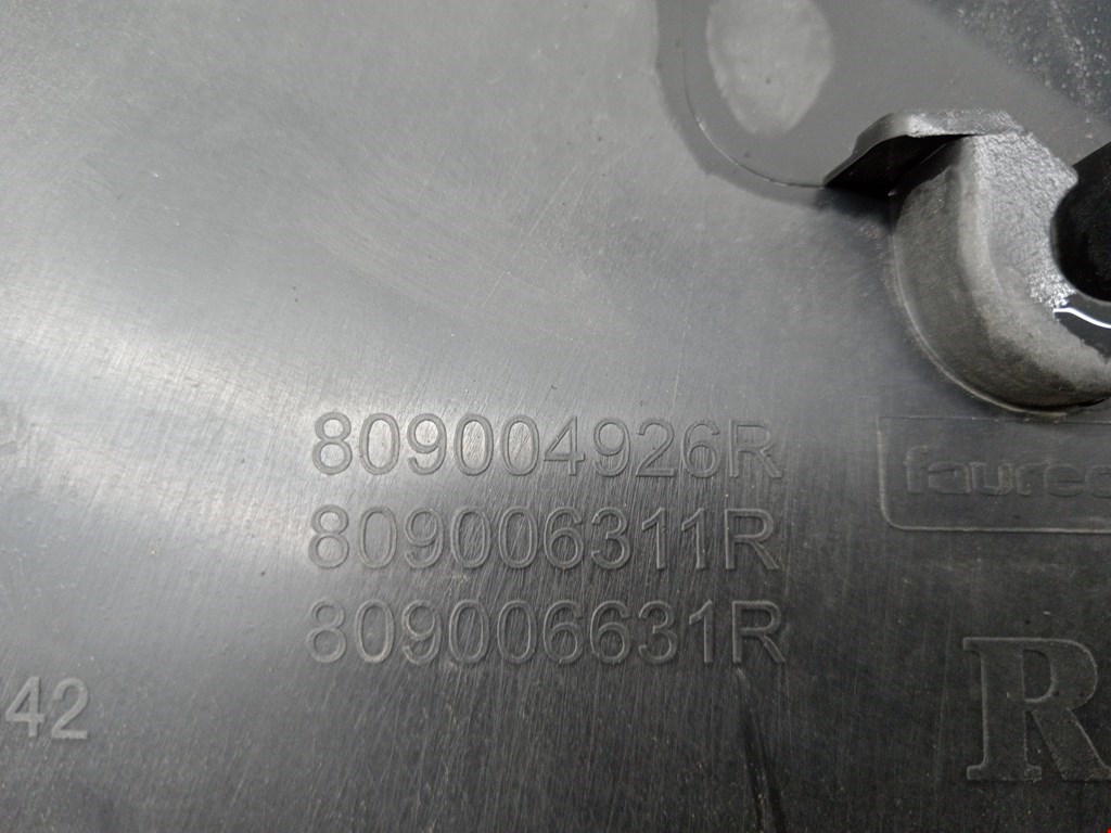 Обшивка двери передняя правая RENAULT Logan II 2014-2022