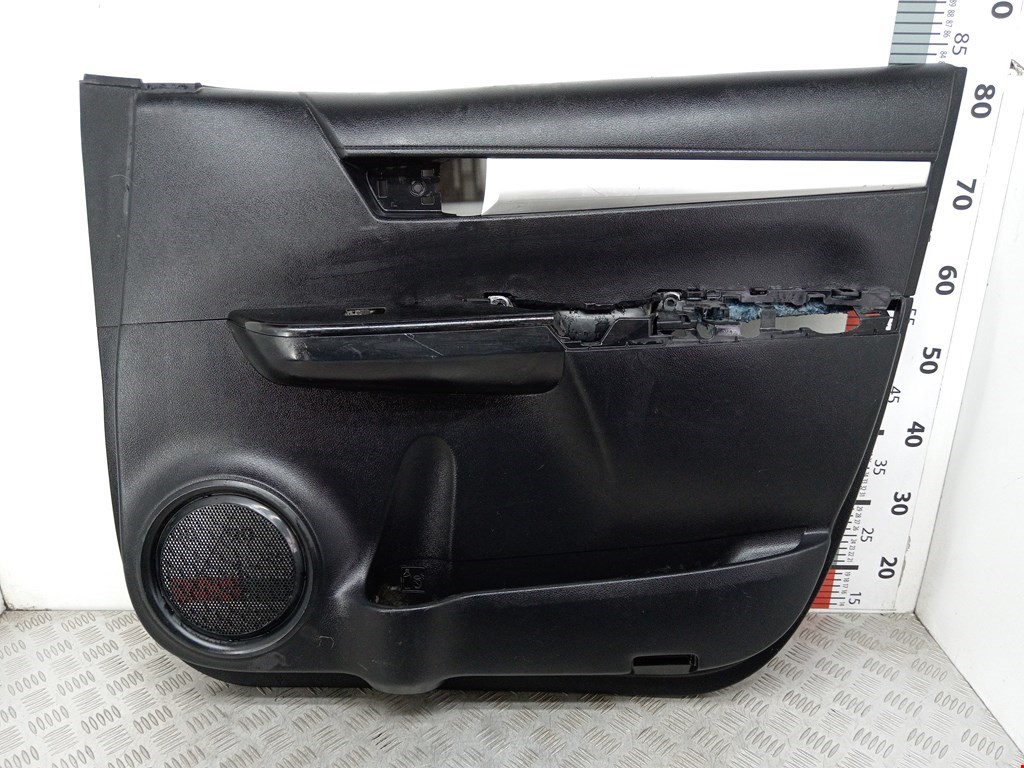 Обшивка двери передняя правая TOYOTA Hilux VIII AN120 AN130 2015-н.в.