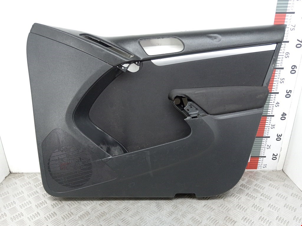 Обшивка двери передняя правая VOLKSWAGEN Tiguan 2016-н.в.