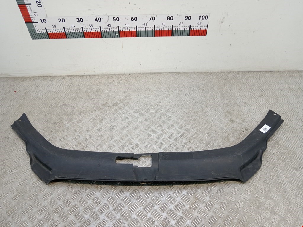 Накладка декоративная под капот (кожух замка капота и прочие) Audi Q7 4L (2005-2015)