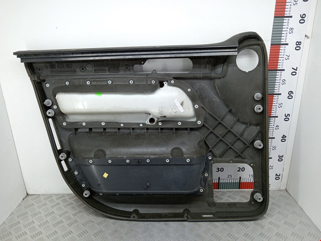 Обшивка двери передняя правая VOLKSWAGEN Touareg 2018-н.в.