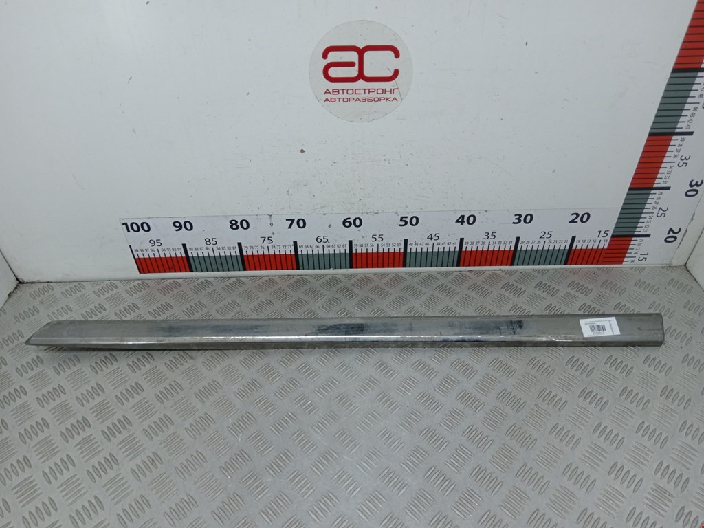 Накладка (молдинг) двери передней правой Toyota Land Cruiser (J200) (2007-2021)