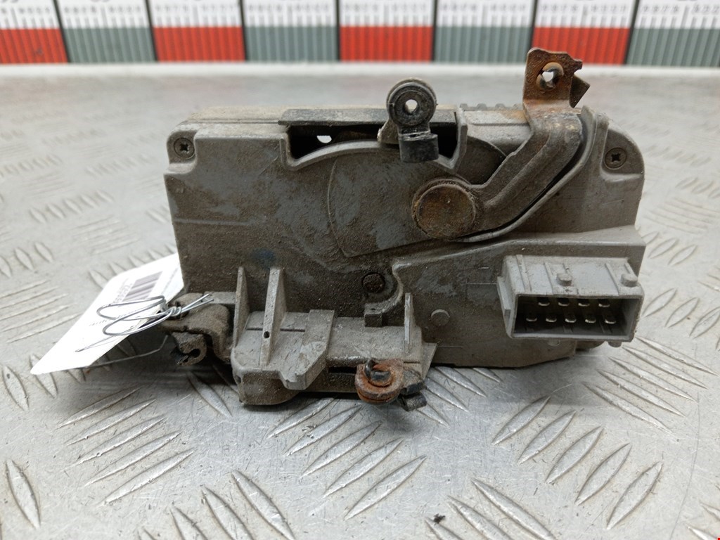 Замок двери передней правой PEUGEOT 406 1995-1999