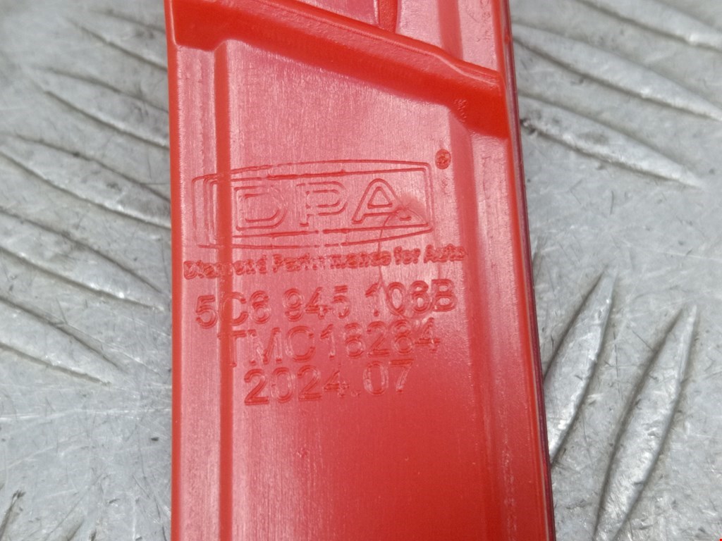 Отражатель в бампер задний правый VOLKSWAGEN Jetta VI 2011-2017