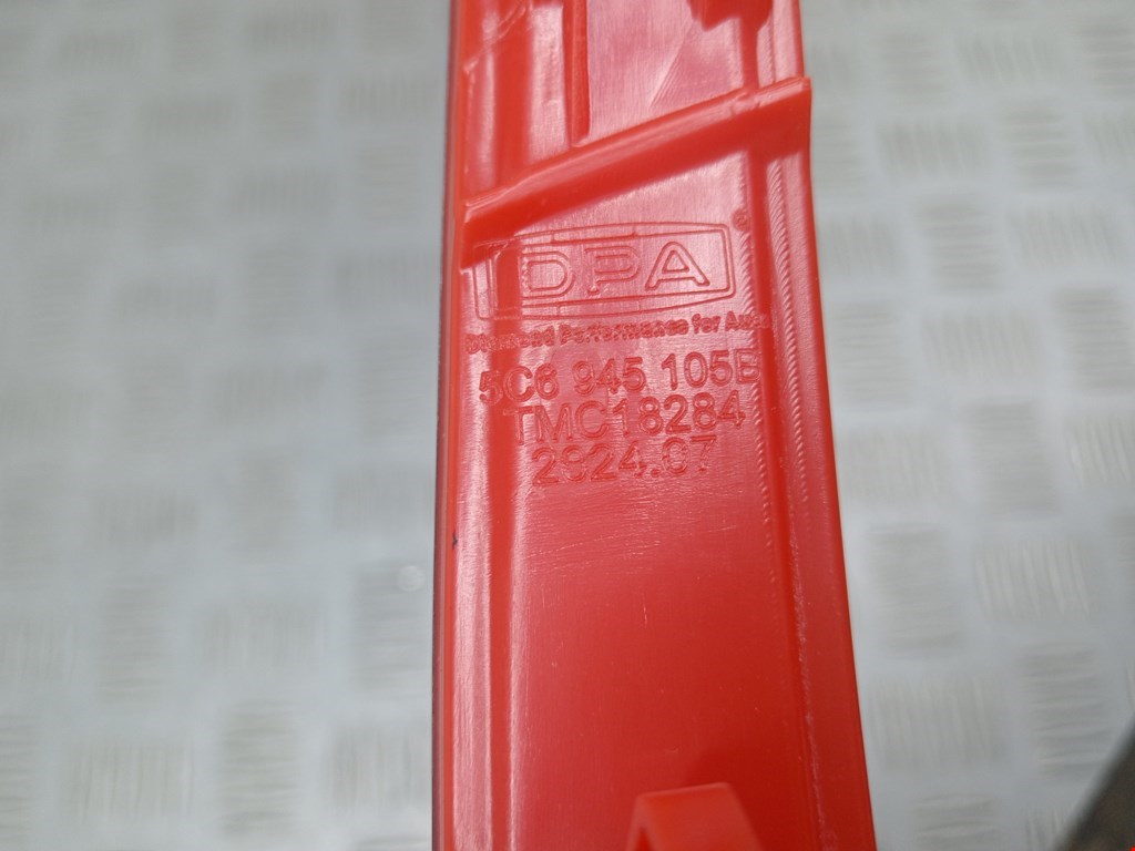 Отражатель в бампер задний левый VOLKSWAGEN Jetta VI 2011-2017