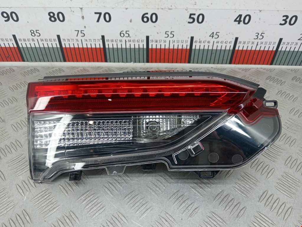 Фонарь задний внутренний левый TOYOTA RAV 4 XA50 2018-н.в.
