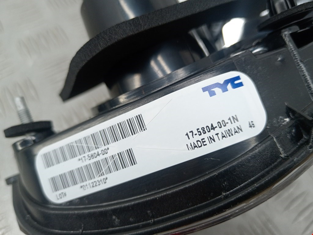 Фонарь задний внутренний левый TOYOTA RAV 4 XA50 2018-н.в.