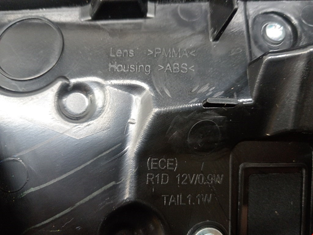 Фонарь задний внутренний левый TOYOTA RAV 4 XA50 2018-н.в.