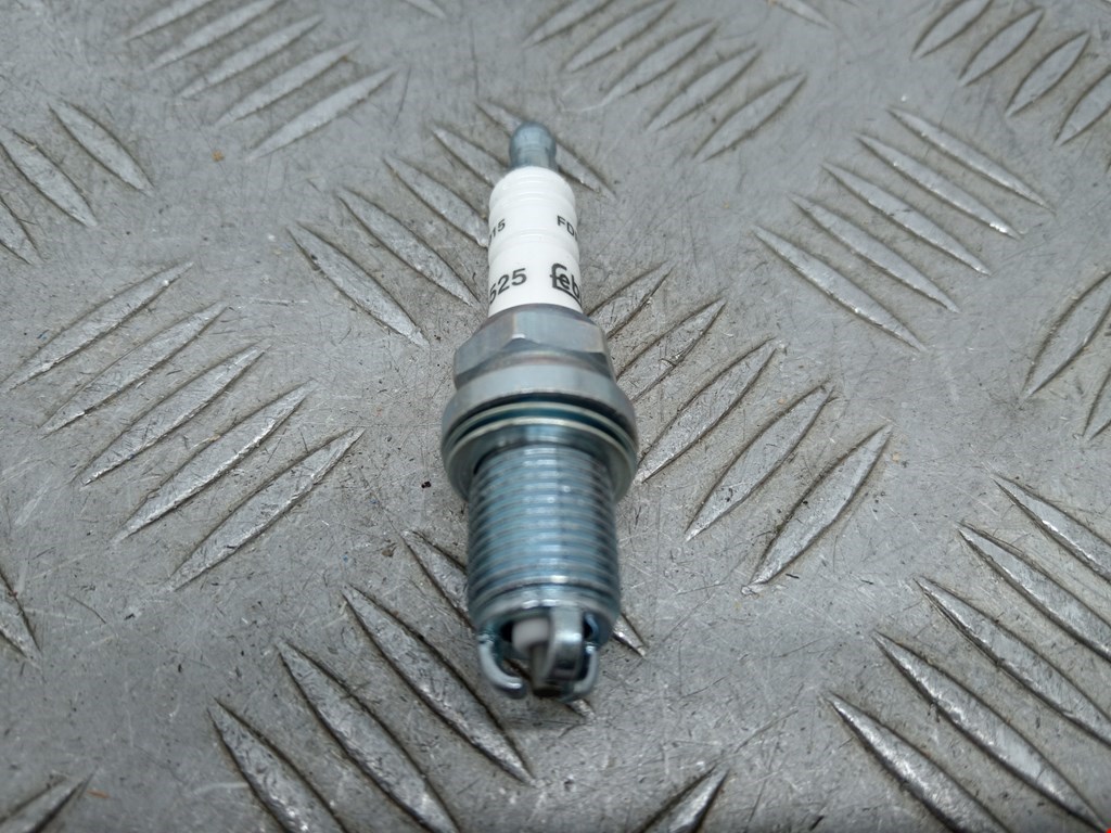 Свеча зажигания Mercedes Vito (W638) (1996-2003)