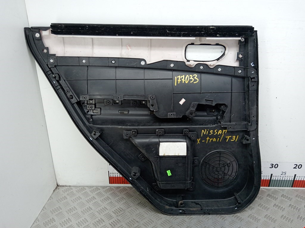 Обшивка двери задняя правая NISSAN X-Trail T31 2007-2015