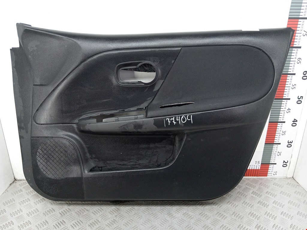 Обшивка двери передняя правая NISSAN Note E11 2005-2014