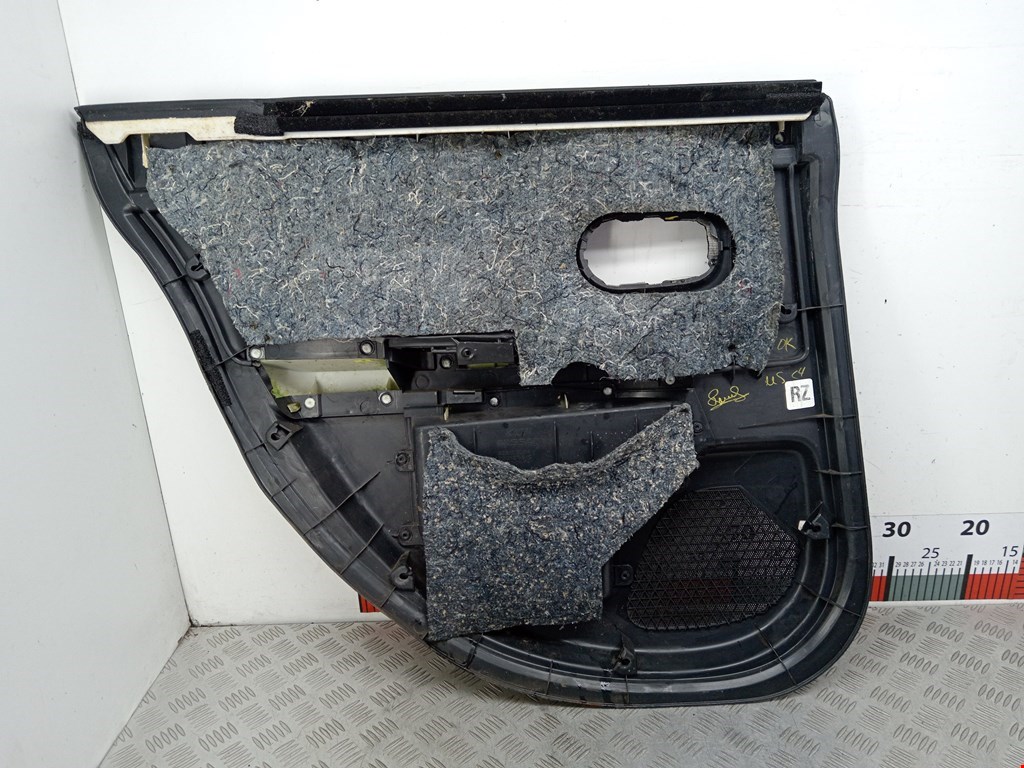 Обшивка двери задняя правая NISSAN Tiida C11 2004-2014
