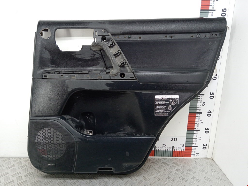 Обшивка двери задняя правая TOYOTA Land Cruiser 200 2007-2021