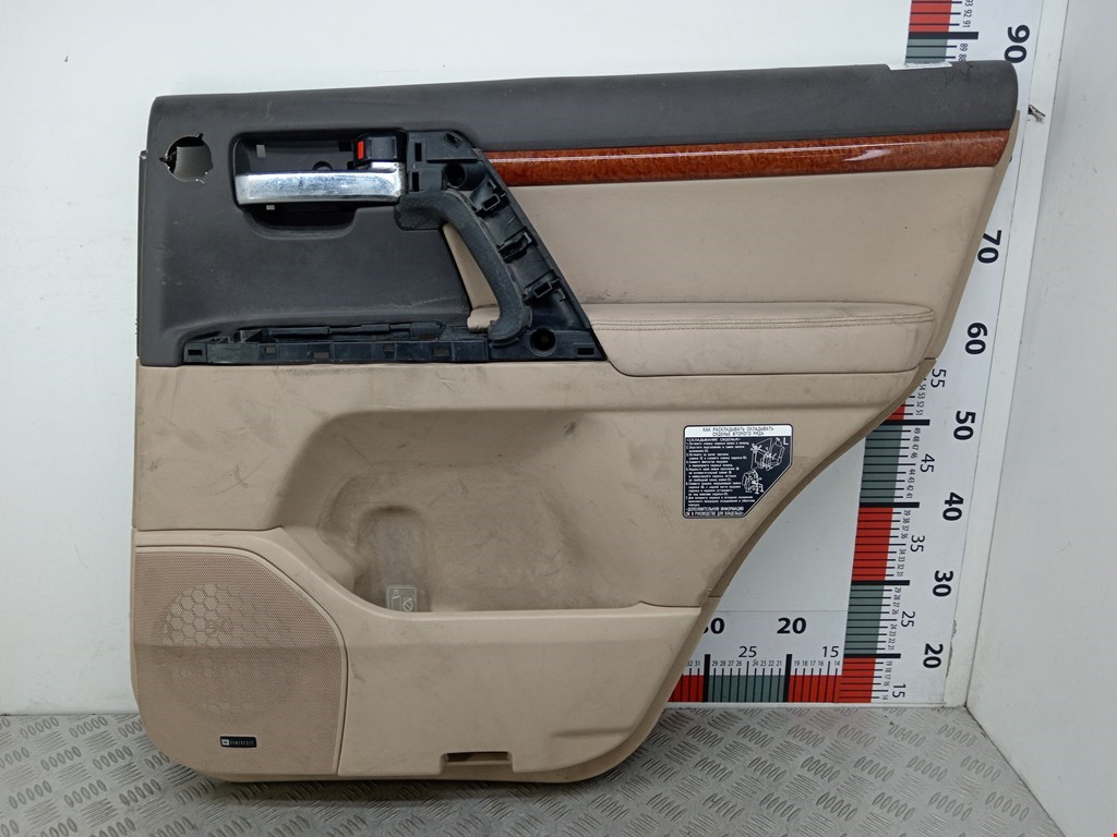 Обшивка двери задняя правая TOYOTA Land Cruiser 200 2007-2021