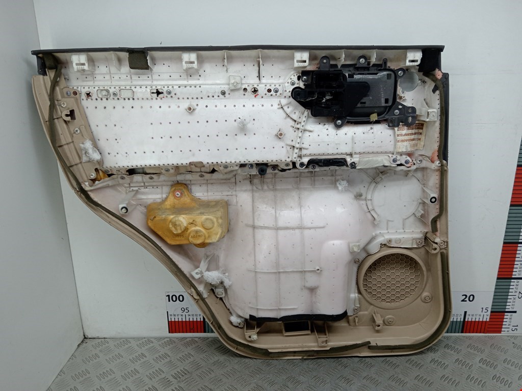 Обшивка двери задняя правая TOYOTA Land Cruiser 200 2007-2021