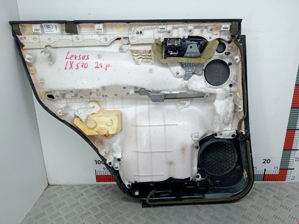 Обшивка двери задняя правая LEXUS LX 570 2007-н.в.