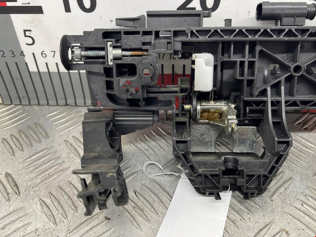 Кронштейн ручки MERCEDES-BENZ E-Class W212, S212, C207 2009-2016