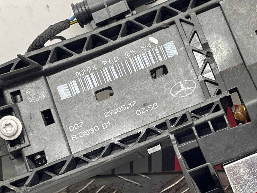 Кронштейн ручки MERCEDES-BENZ E-Class W212, S212, C207 2009-2016