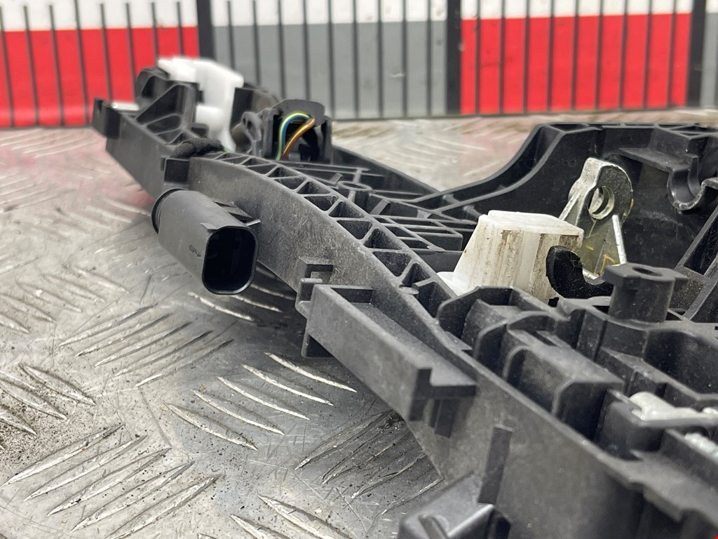 Кронштейн ручки MERCEDES-BENZ E-Class W212, S212, C207 2009-2016