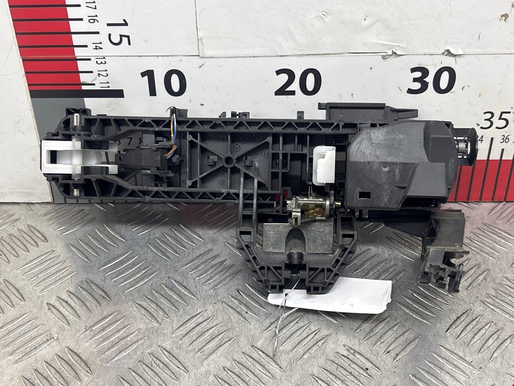 Кронштейн ручки MERCEDES-BENZ C-Class C-klasse W204 2007-2015