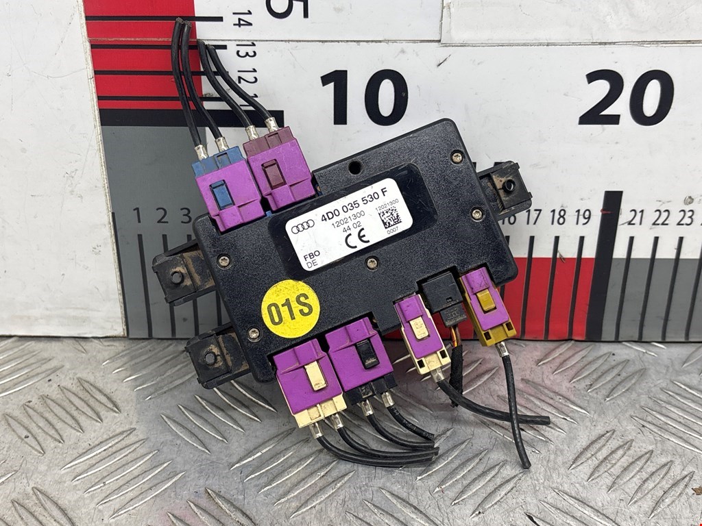 Усилитель антенны AUDI A6 Allroad C5 2000-2006