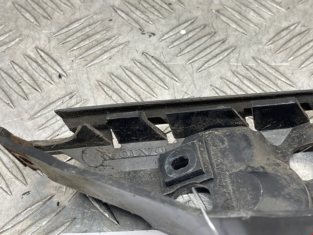 Кронштейн переднего бампера правый VOLVO V50 I 2004-2012