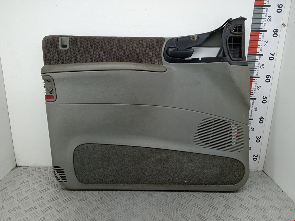 Обшивка двери передняя левая CHRYSLER Voyager IV RG 2001-2007