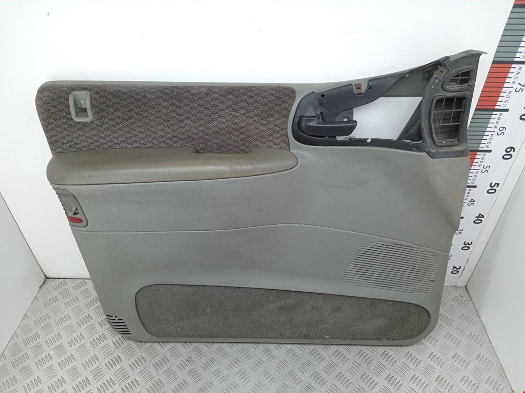 Обшивка двери передняя левая CHRYSLER Voyager IV RG 2001-2007