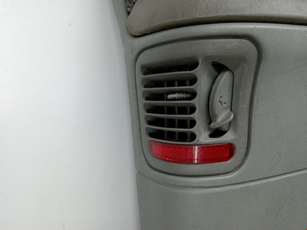 Обшивка двери передняя левая CHRYSLER Voyager IV RG 2001-2007