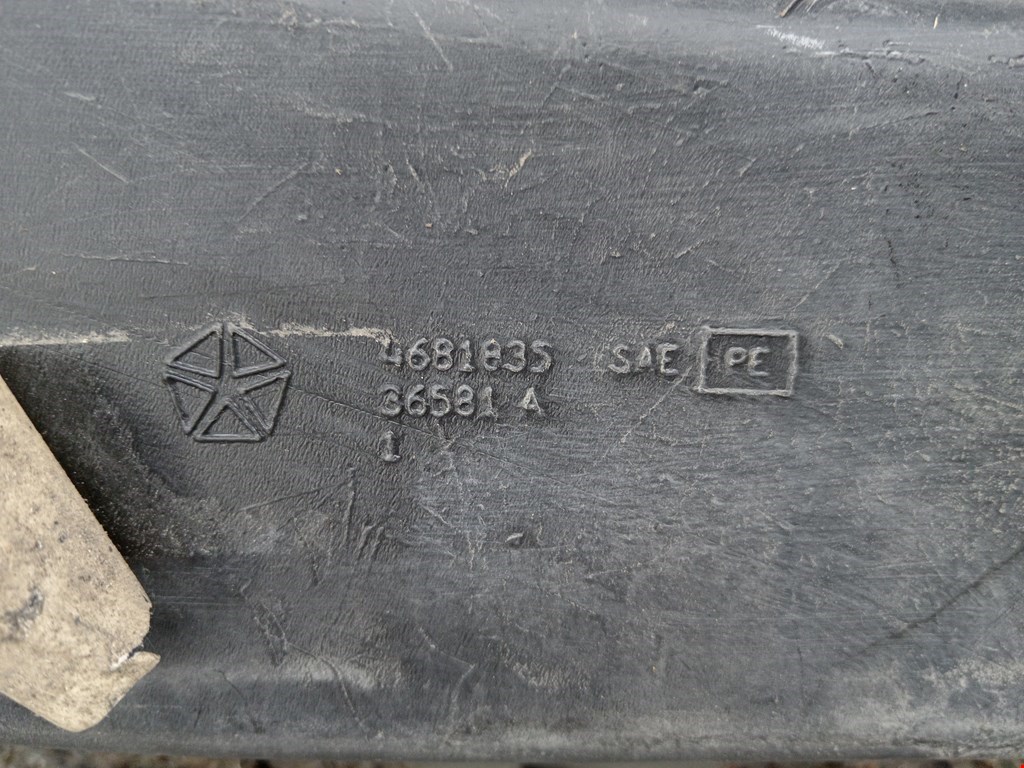 Обшивка двери передняя левая CHRYSLER Voyager IV RG 2001-2007