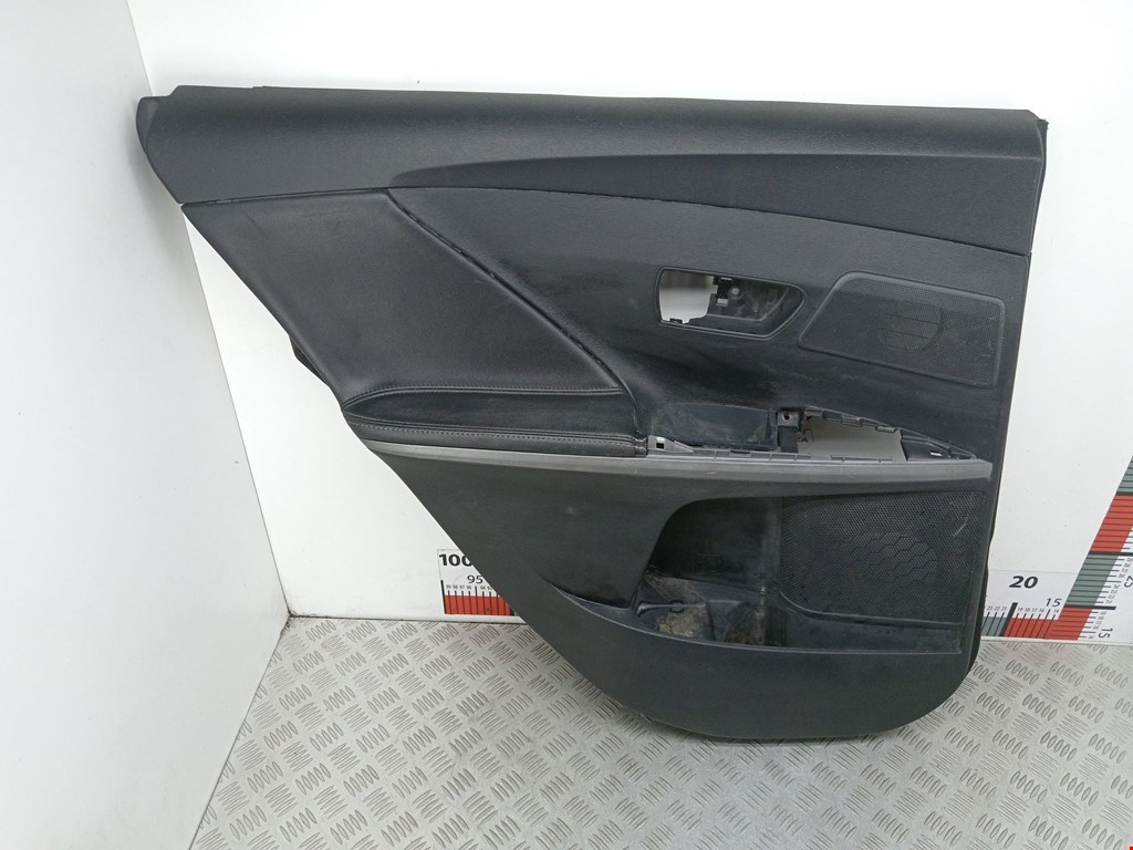 Обшивка двери задняя левая TOYOTA Venza 2009-2017