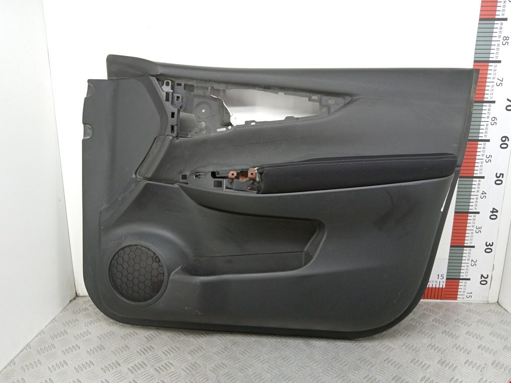 Обшивка двери передняя правая NISSAN Qashqai J11 2013-2022