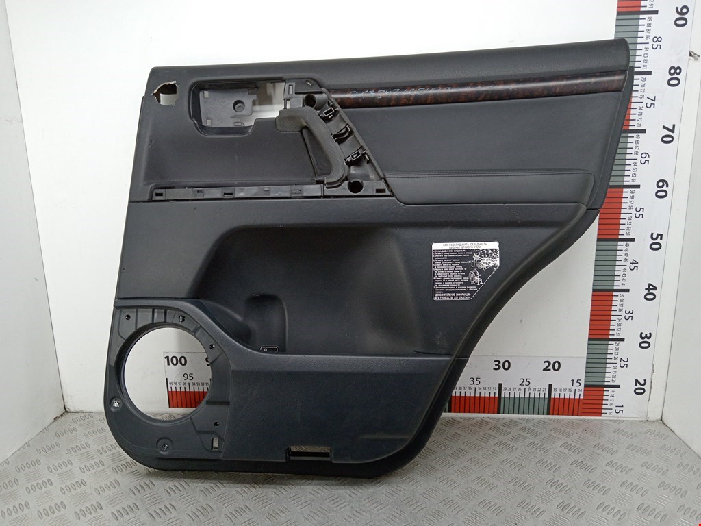 Обшивка двери задняя правая TOYOTA Land Cruiser 200 2007-2021
