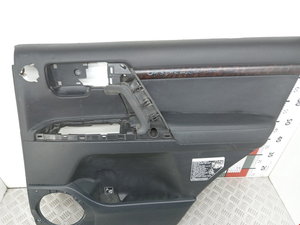 Обшивка двери задняя правая TOYOTA Land Cruiser 200 2007-2021