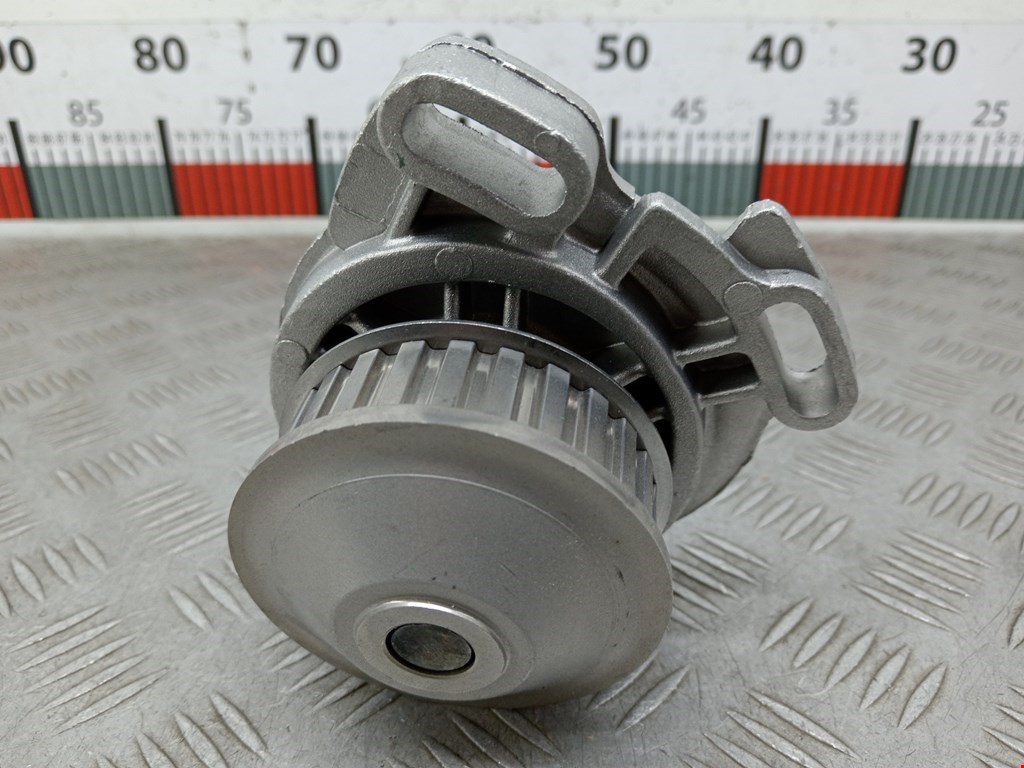 Насос водяной (помпа) AUDI 100 C3 1982-1991