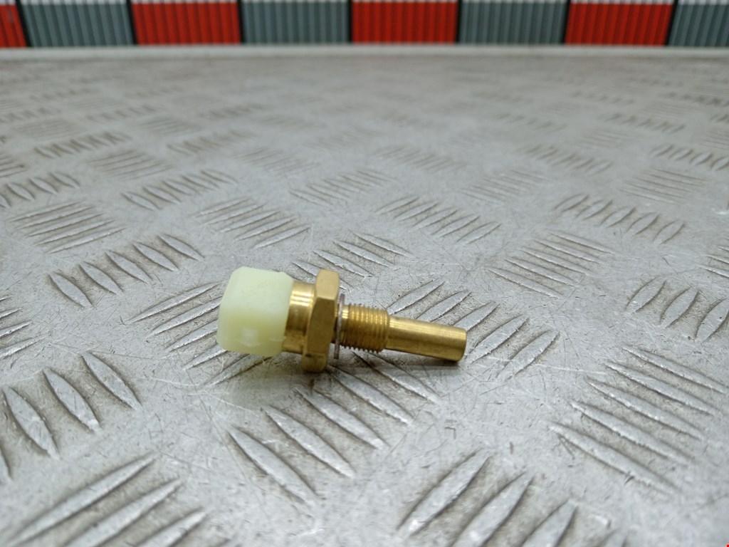 Датчик температуры (охлаждающей жидкости) AUDI 100 C3 1982-1991