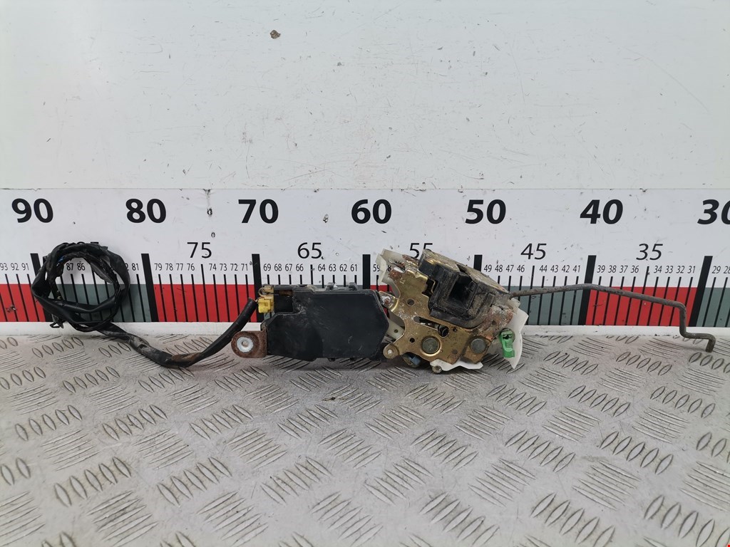 Замок двери передней левой SUBARU Legacy 1998-2004