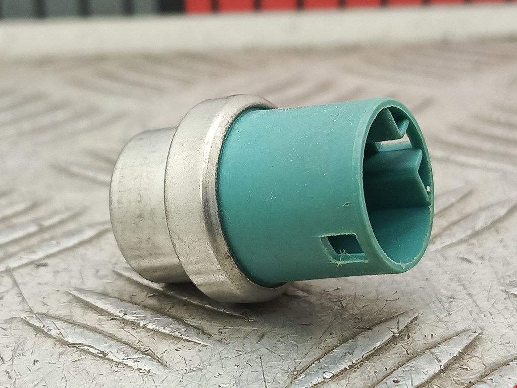 Датчик температуры (охлаждающей жидкости) VOLKSWAGEN Golf II 1983-1992