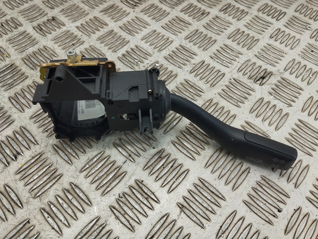 Переключатель поворотов (ближний дальний свет) Audi A4 B7 (2004-2009)