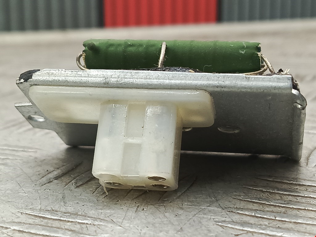 Резистор отопителя (сопротивление печки) VOLKSWAGEN Golf II 1983-1992