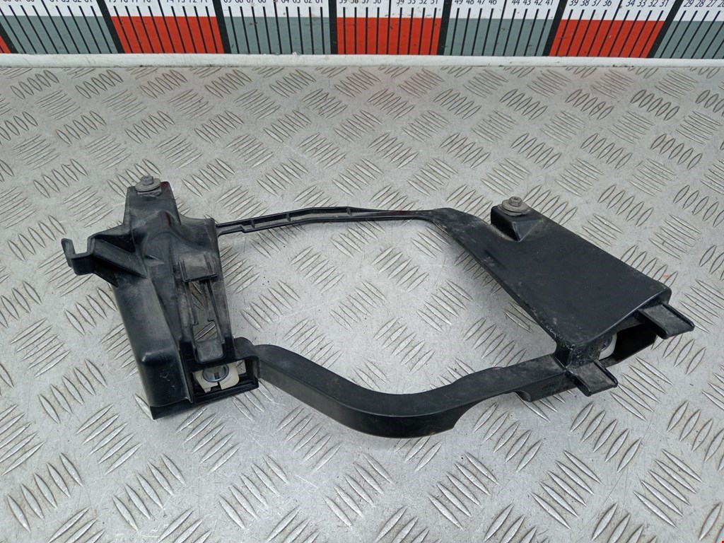 Кронштейн фары правый BMW 5er 5 серия E60/E61 2003-2010