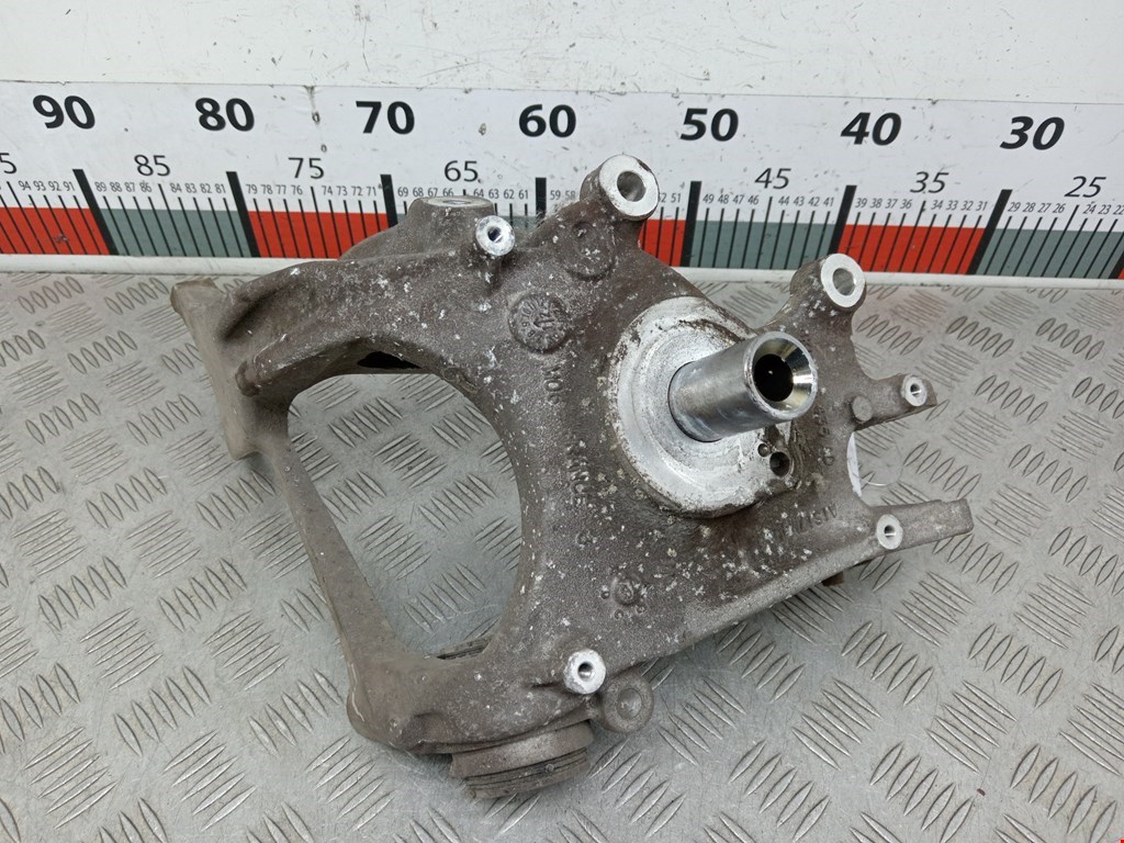 Кулак задний левый Audi A6 C7 (2011-2018)